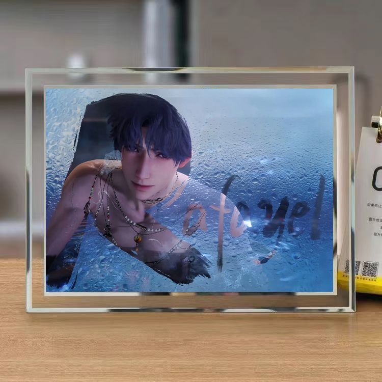 사랑과 우주를 주제로 한 자비에르 시루스 라파엘 크리스 - Picture Frame 리뷰 및 가격