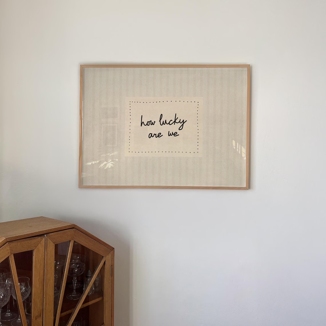 현대적이고 미니멀한 스타일의 '우리가 얼마나 행운인가' - Interior Design Living Room 리뷰 및 가격